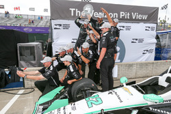 Polesitter Simon Pagenaud, Team Penske Chevrolet