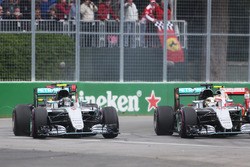 Nico Rosberg, Mercedes AMG F1 W07 Hybrid et son équipier Lewis Hamilton, Mercedes AMG F1 W07 Hybrid au départ