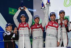 Podium LMP1: segundos #8 Audi Sport Team Joest Audi R18: Lucas di Grassi, Loic Duval, Oliver Jarvis