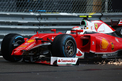 Кімі Райкконен, Scuderia Ferrari SF16-H втрачає переднє крило