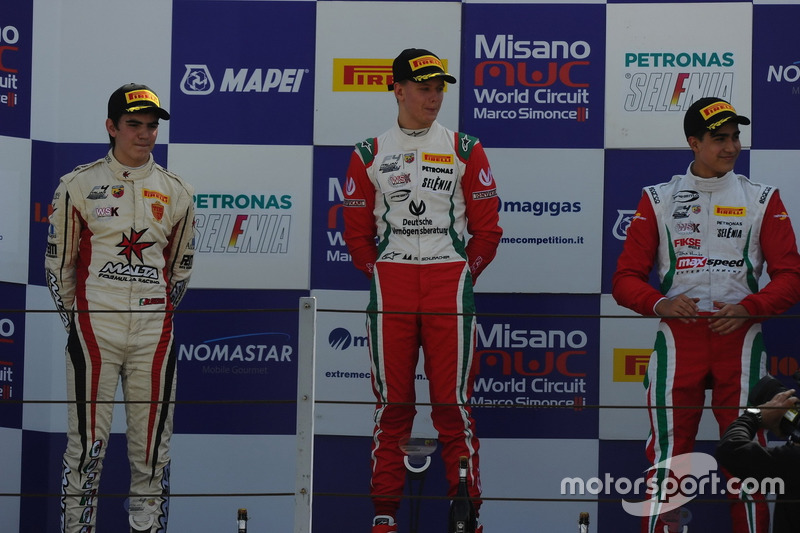 Podio carrera A-B: Mick Schumacher, Prema Powerteam, Raul Guzman Marchina, DR Formula, Juan Manuel Correa, Prema Powerteam