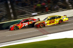 Martin Truex Jr., Furniture Row Racing, Toyota und Joey Logano, Team Penske, Ford