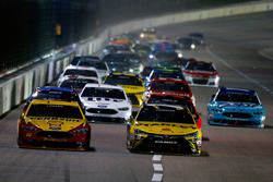 Joey Logano, Team Penske, Ford; Carl Edwards, Joe Gibbs Racing, Toyota