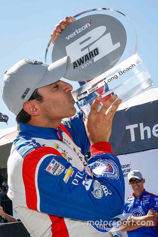 Ganador de la pole Helio Castroneves, Team Penske Chevrolet