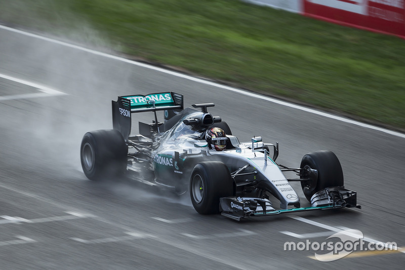 Pascal Wehrlein, Mercedes F1 Team testing 2017-spec Pirelli tyres