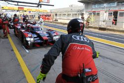 #8 Audi Sport Team Joest Audi R18 e-tron quattro: Lucas di Grassi, Loic Duval, Oliver Jarvis