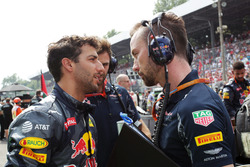 Daniel Ricciardo, Red Bull Racing con Simon Rennie, Red Bull Racing carrera Ingeniero en la parrilla