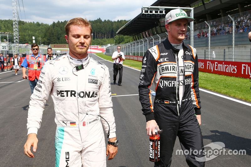 (L to R): Nico Rosberg, Mercedes AMG F1 with Nico Hulkenberg, Sahara Force India F1