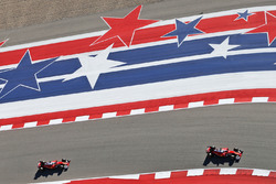 Kimi Räikkönen, Ferrari SF16-H; Sebastian Vettel, Ferrari SF16-H