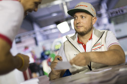 Handtekeningensessie: Rob Huff, Honda Racing Team JAS, Honda Civic WTCC