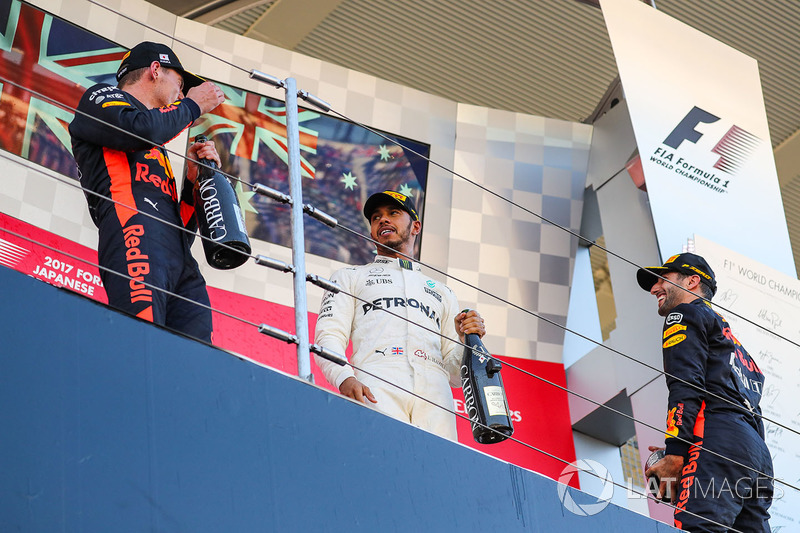 Race winner Lewis Hamilton, Mercedes AMG F1 celebrates on the podium with the champagne alongside Daniel Ricciardo, Red Bull Racing and Max Verstappen, Red Bull Racing