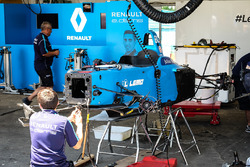 The Renault eDAMS team at work on the damaged car of Sébastien Buemi, Renault e.Dams