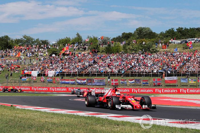 Sebastian Vettel, Ferrari SF70H, y Kimi Raikkonen, Ferrari SF70H,