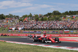 Sebastian Vettel, Ferrari SF70H, devant Kimi Raikkonen, Ferrari SF70H,