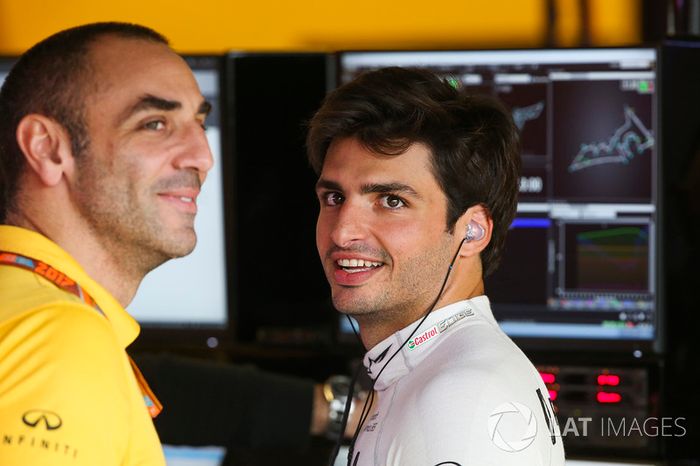Cyril Abiteboul Director, Renault Sport F1 Team, Carlos Sainz Jr., Renault Sport F1 Team