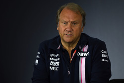 Robert Fernley, directeur adjoint de Force India, en conférence de presse