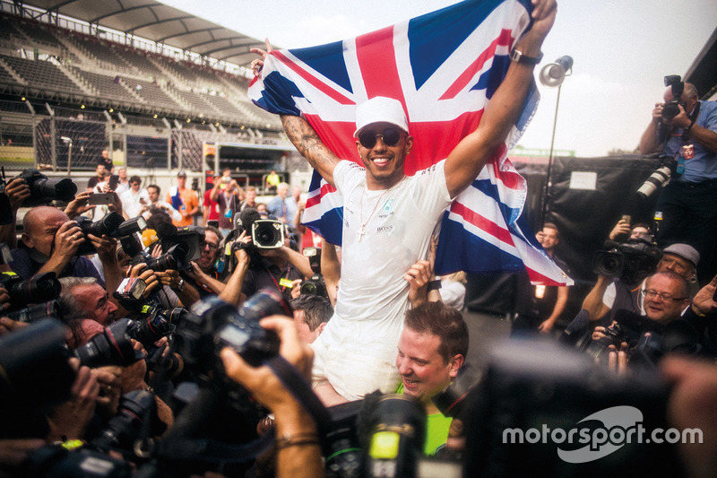 Hamilton, Schumacher'in pole rekorunu kırdı ve dördüncü kez şampiyon olmayı başardı. Mercedes de üst üste dördüncü kez şampiyon oldu