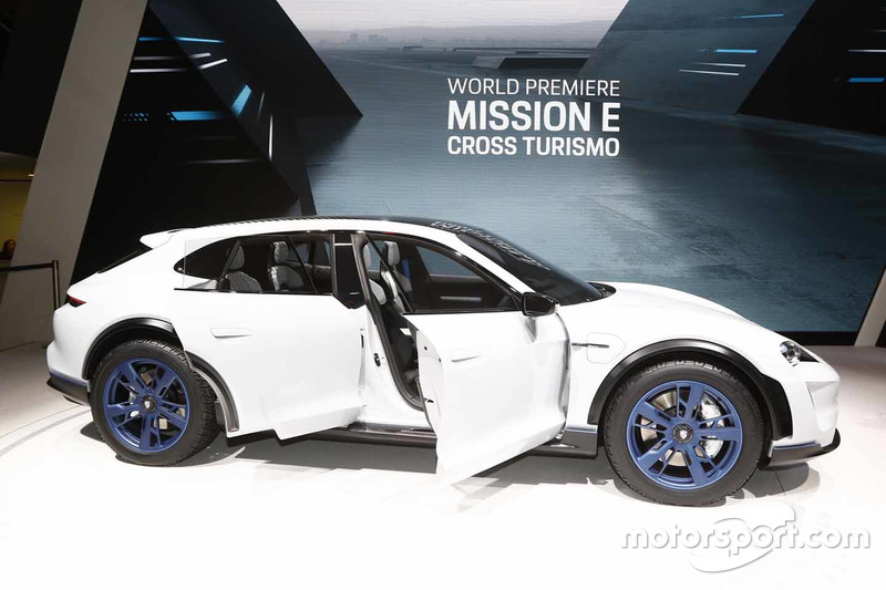 Porsche Mission E Cross Turismo