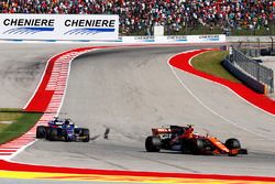 Stoffel Vandoorne, McLaren MCL32, Pascal Wehrlein, Sauber C36, Brendon Hartley, Scuderia Toro Rosso STR12