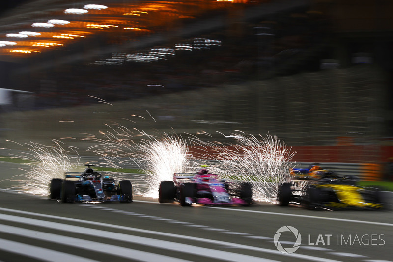 Льюис Хэмилтон, Mercedes AMG F1 W09, Эстебан Окон, Sahara Force India VJM11, Нико Хюлькенберг, Renault Sport F1 Team RS18, и Фернандо Алонсо, McLaren MCL33