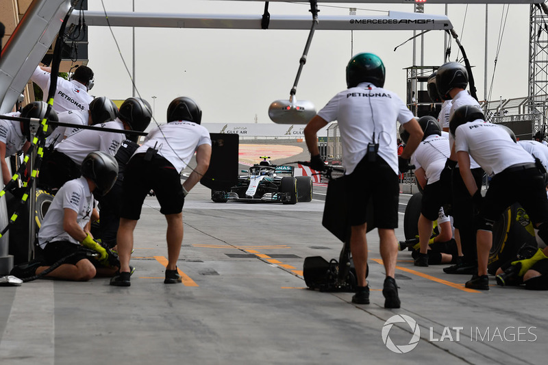 Arrêt au stand pour Valtteri Bottas, Mercedes-AMG F1 W09 EQ Power