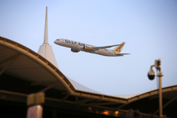A Gulf Air Boeing 787-8 Dreamliner displays for the crowd