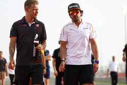 Kevin Magnussen, Haas F1 Team, and Fernando Alonso, McLaren, in the drivers parade