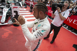 Race winner Lewis Hamilton, Mercedes-AMG F1 celebrates with a selfie in parc ferme