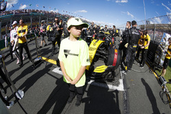 Une mascotte de Melbourne devant la voiture de Nico Hulkenberg, Renault Sport F1 Team R.S. 18