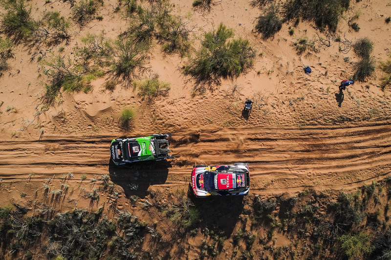 #331 Toyota: Sebastian Halpern, Edu Pulenta, #308 Peugeot Sport Peugeot 3008 DKR: Cyril Despres, David Castera