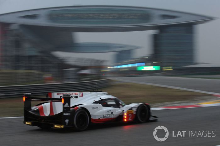 #2 Porsche Team Porsche 919 Hybrid: Timo Bernhard, Earl Bamber, Brendon Hartley