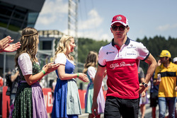Charles Leclerc, Sauber, nella drivers parade