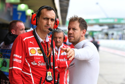 Riccardo Adami, Ferrari Race Engineer and Sebastian Vettel, Ferrari