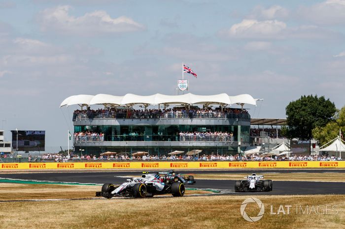 Sergey Sirotkin, Williams FW41, y Lance Stroll, Williams FW41