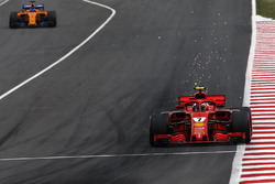 Kimi Raikkonen, Ferrari SF71H sparks