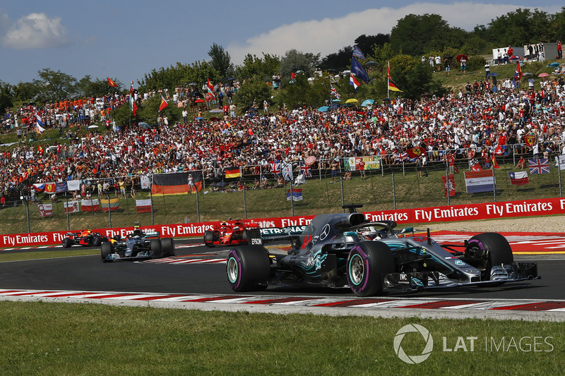 Lewis Hamilton, Mercedes-AMG F1 W09 largou na pole position
