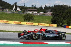 Sebastian Vettel, Ferrari SF71H, Lewis Hamilton, Mercedes AMG F1 W09