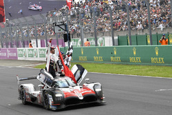 #8 Toyota Gazoo Racing Toyota TS050: Sébastien Buemi, Kazuki Nakajima, Fernando Alonso, vainqueur des 24 Heures du Mans