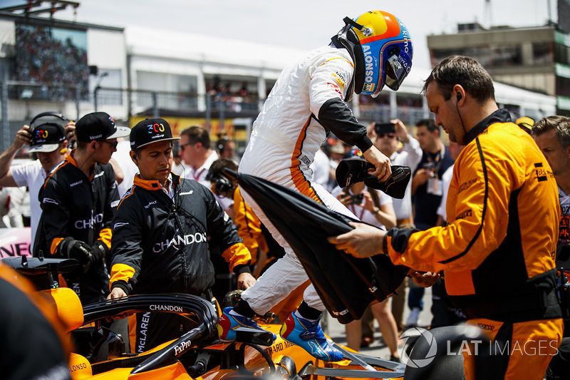 Fernando Alonso, McLaren, jumps out of his car on the grid