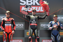 Подіум: друге місце Чаз Девіс, Aruba.it Racing-Ducati SBK Team, переможець гонки Джонатан Рей, Kawasaki Racing, третє місце Міхаел ван дер Марк, Pata Yamaha