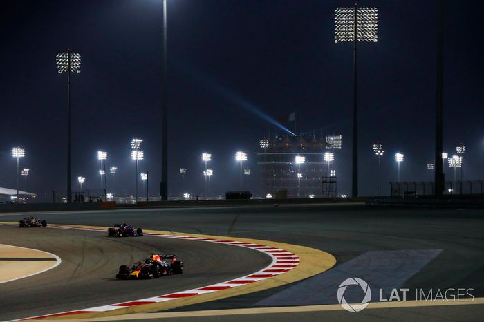 Daniel Ricciardo, Red Bull Racing RB14 Tag Heuer, y Brendon Hartley, Toro Rosso STR13 Honda