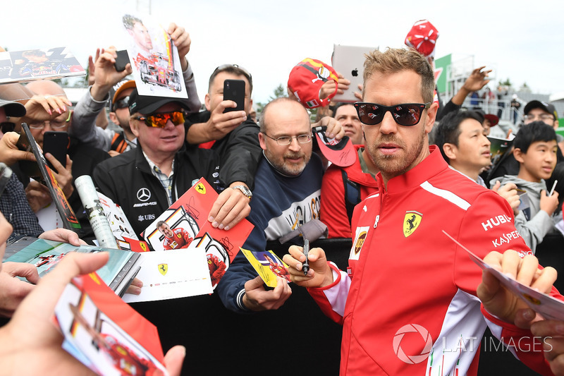 Sebastian Vettel, Ferrari signs autographs for the fans