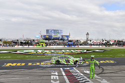 Race winner Kyle Busch, Joe Gibbs Racing, Toyota Camry Interstate Batteries