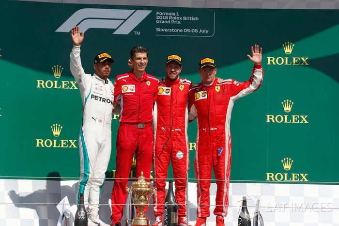 Lewis Hamilton, Mercedes-AMG F1,Claudio Albertini,  ingeniero de Ferrari, Sebastian Vettel, Ferrari y Kimi Raikkonen, Ferrari, en el podio