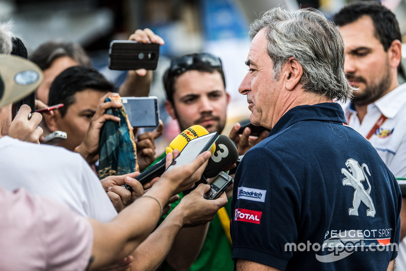 Carlos Sainz, Peugeot Sport con los medios