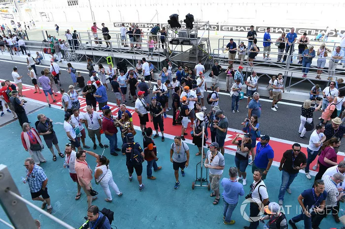 Fans en pit lane