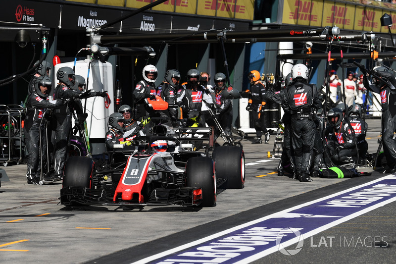 Romain Grosjean, Haas F1 Team VF-18 au stand