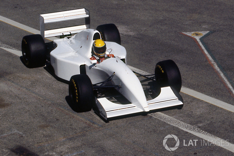 Ayrton Senna, McLaren MP4/8 con motore V12  Chrysler/Lamborghini