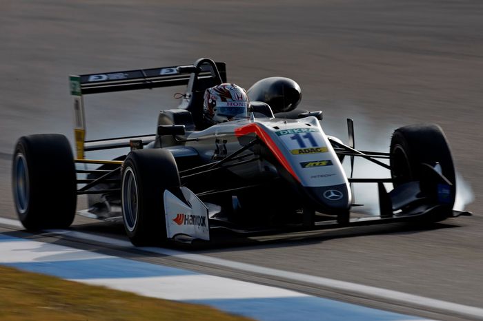 Tadasuke Makino, Hitech Grand Prix, Dallara F317 - Mercedes-Benz