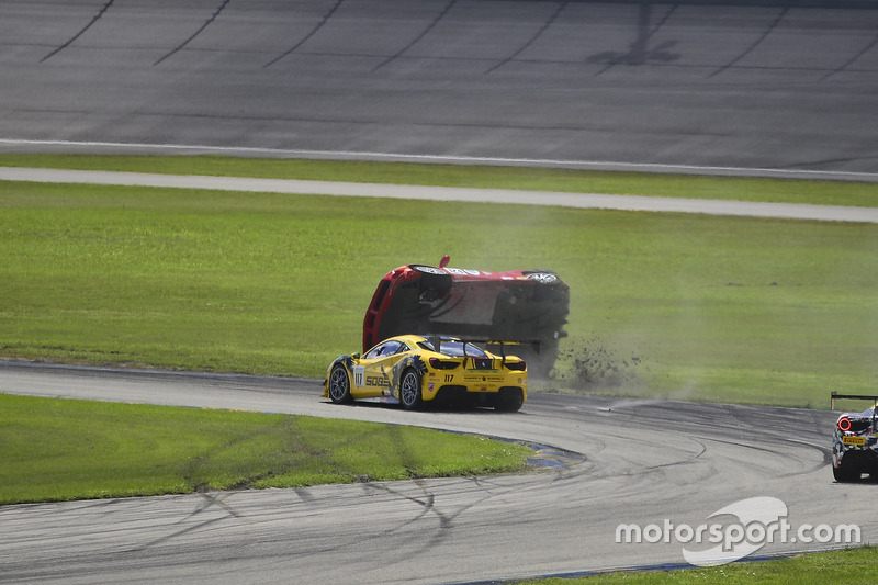 #124 Ferrari of Long Island Ferrari 488 Challenge: Jerome Jacalone, incidente